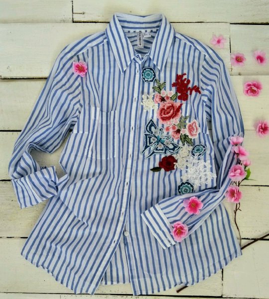 Рубашка в полоску с вышивкой