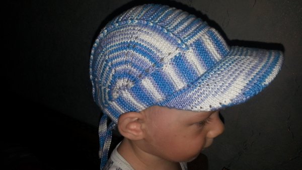 Вязаная кепочка для мальчика