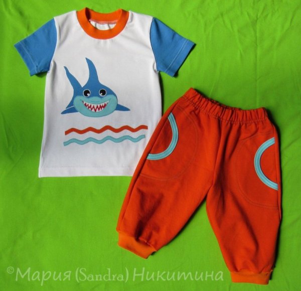 Аппликация на спортивном костюме