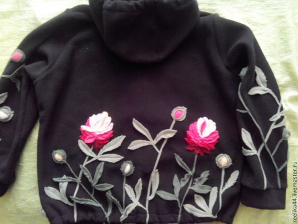 Свитшот с аппликацией