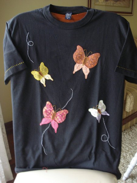 Выпуклая аппликация на толстовке