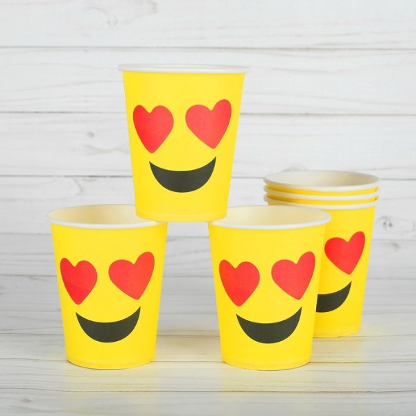 Стаканчик из бумаги