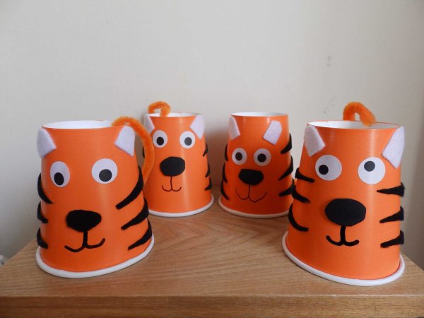 Поделки с детьми из бумаги и стаканчиков