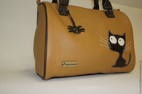 Сумка с аппликацией из кожи