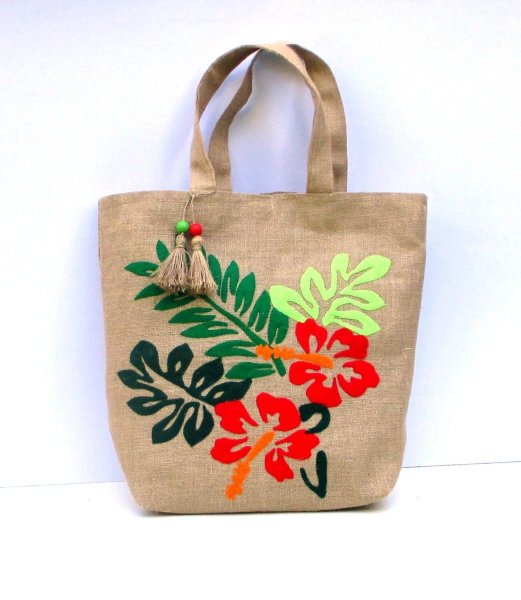 Вышивка на джутовой сумке