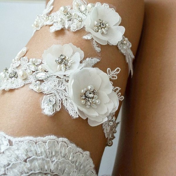 Украшение на ноге невесты