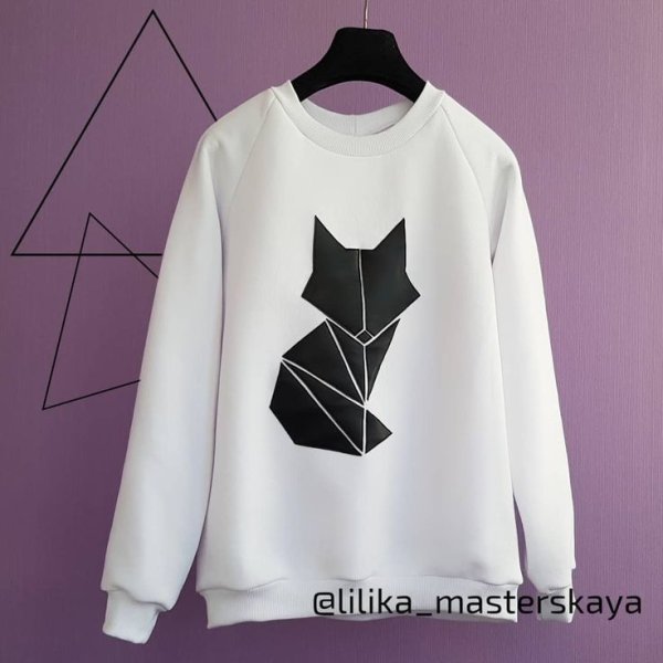 Свитшот с аппликацией