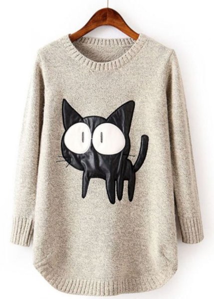 Свитер с аппликацией женский