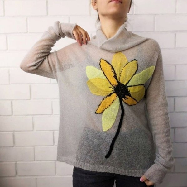 Свитер с аппликацией