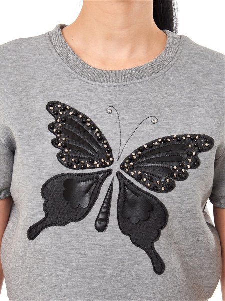 Аппликации на дизайнерской одежде