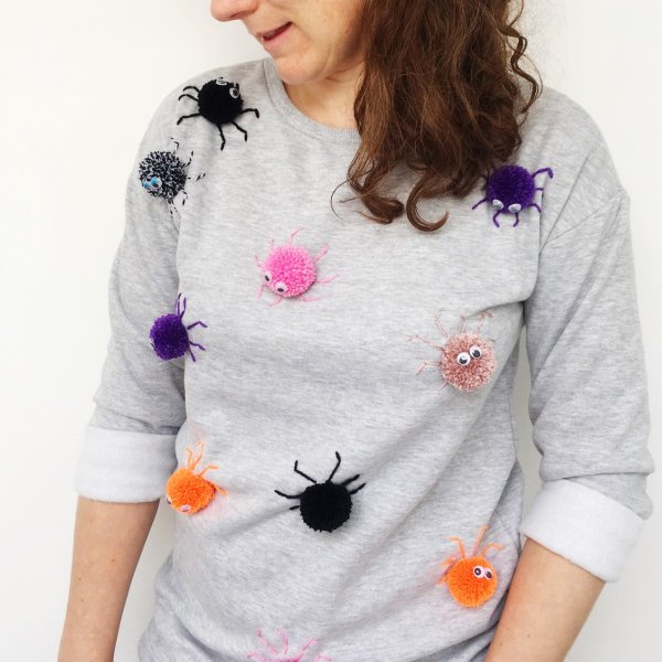 Свитер с аппликацией