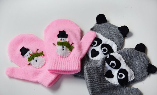 Украсить детские варежки