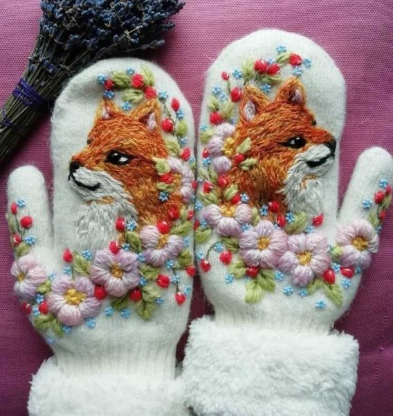 Вышивка на вязаных варежках