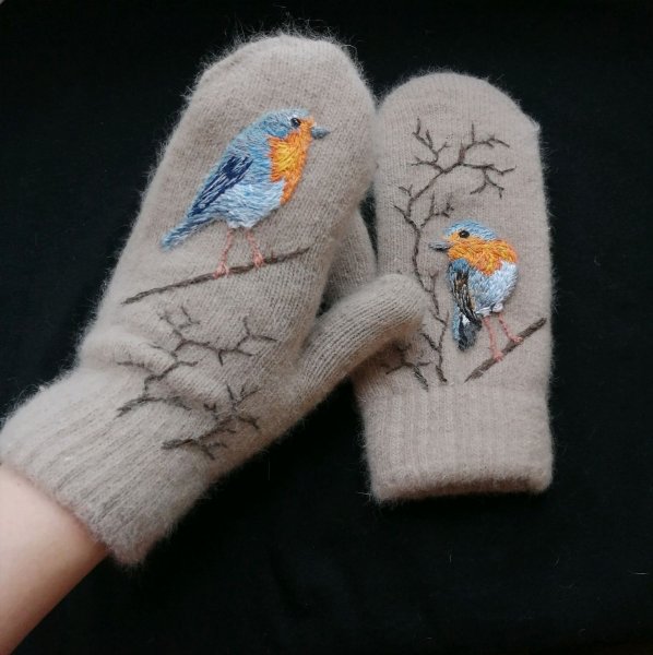 Вышивка на детских варежках