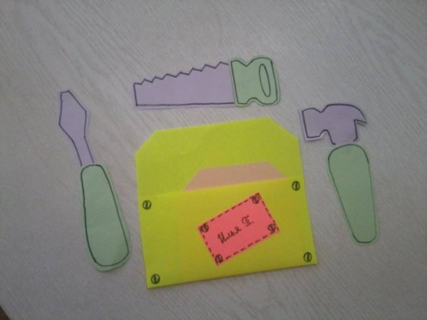 Аппликация ящик с инструментами для папы