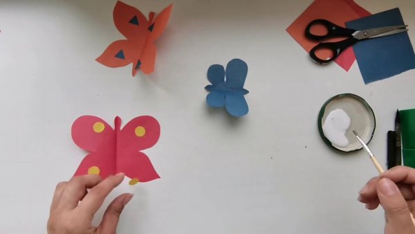 Силуэтная аппликация бабочка