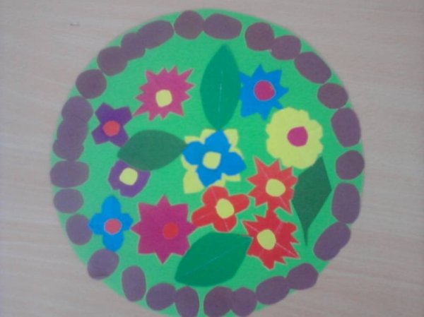 Цветочная клумба в средней группе