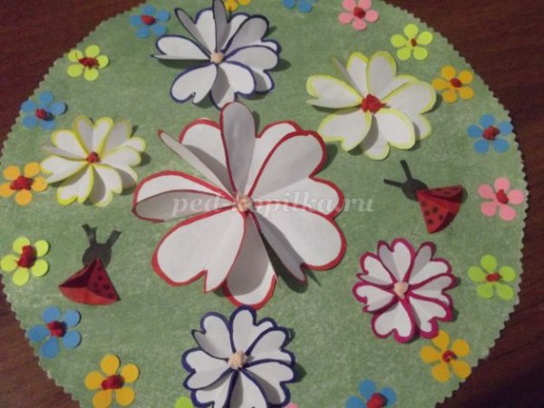 Аппликация цветы на клумбе