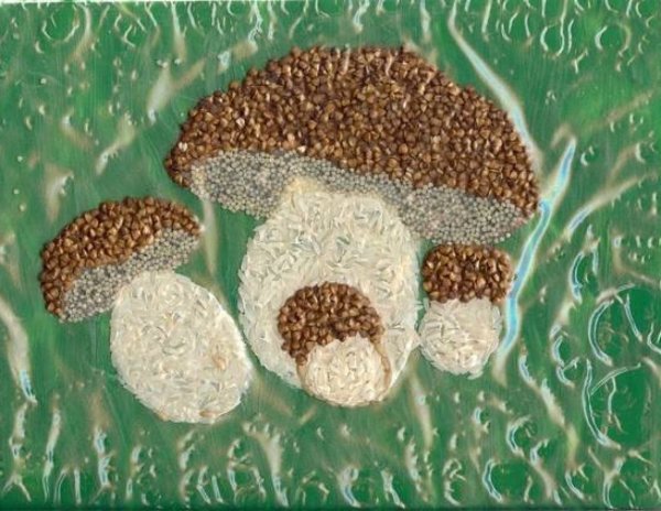 Аппликация из круп рис и гречка