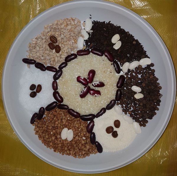 Аппликация из гречневой крупы тарелочка