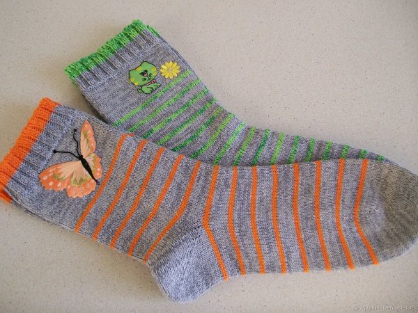 Вязаные носки из секционной пряжи