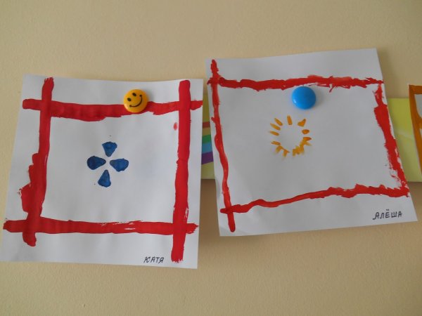 Аппликация Укрась платочек средняя группа