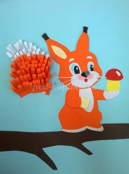 Поделка Белочка из бумаги