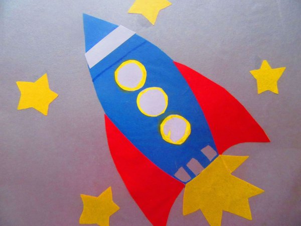 Ракета из цветной бумаги