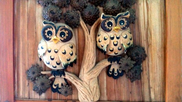 Сова в дупле из дерева