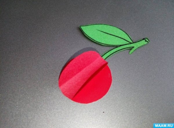 Ягодка из бумаги