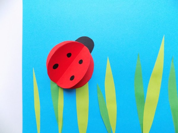 Объёмная Божья коровка из цветной бумаги