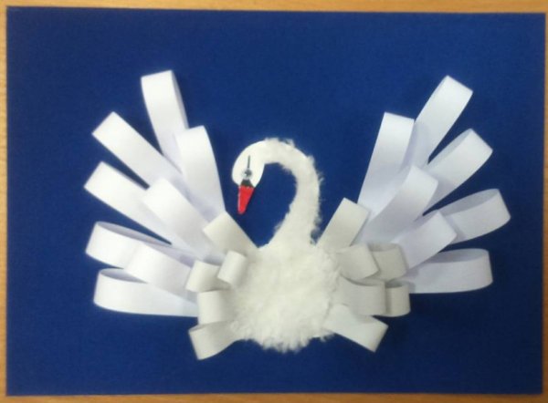 Поделки из бумажных полосок лебедь