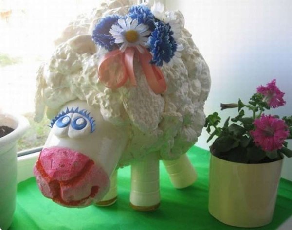 Овца из монтажной пены