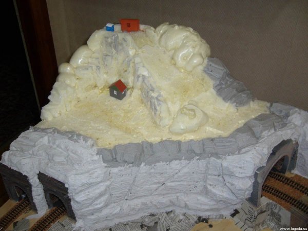 Макет горы из монтажной пены