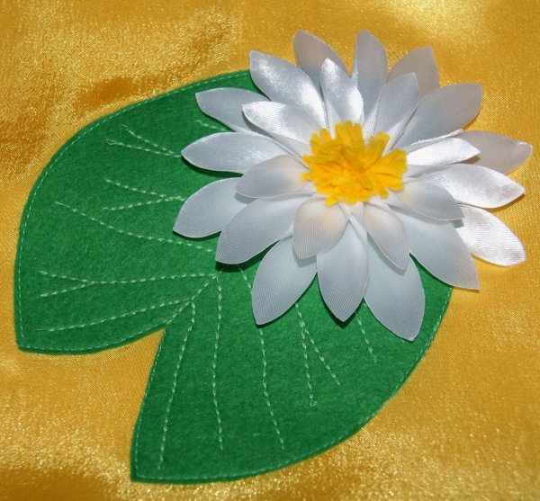 Кувшинка из бумаги для детей