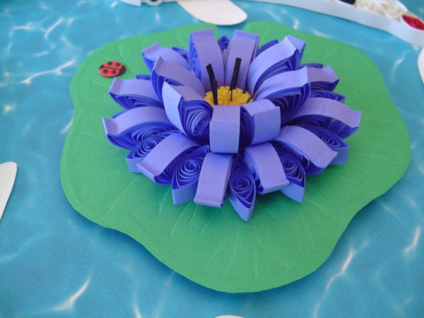 Кувшинка из бумаги