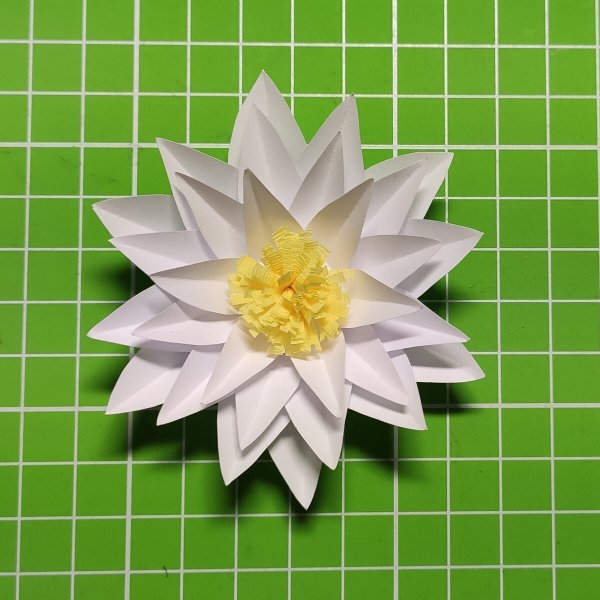 Кувшинка из бумаги