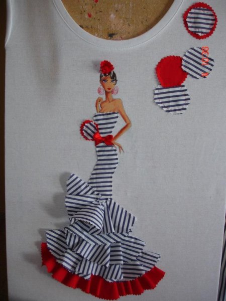 Объемная аппликация платье