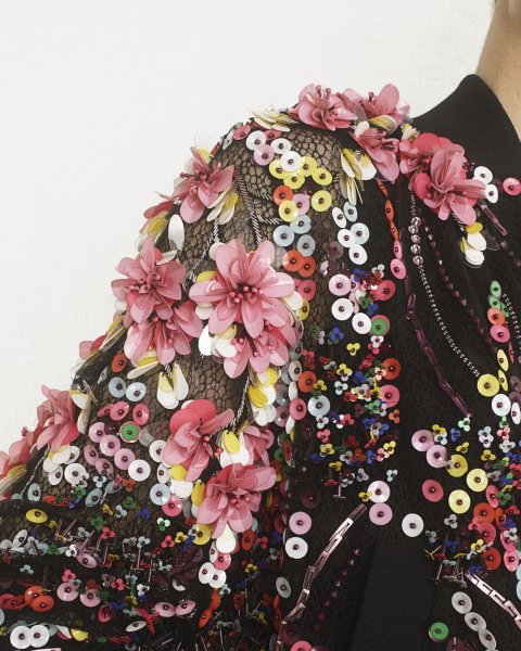 Украшение одежды бисером