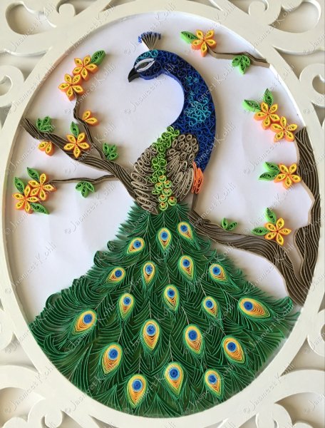 Павлин в технике квиллинг