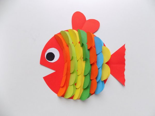 Рыбка из цветной бумаги