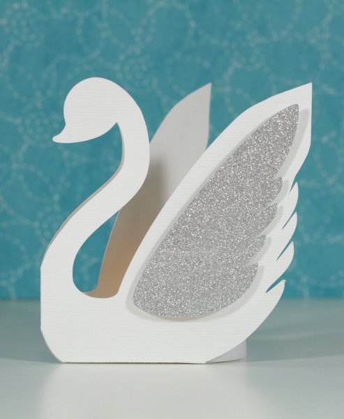 Объемный лебедь из бумаги