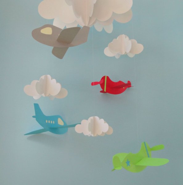 Декор бумажными самолетиками