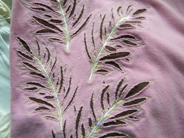 Прорезная аппликация на трикотаже