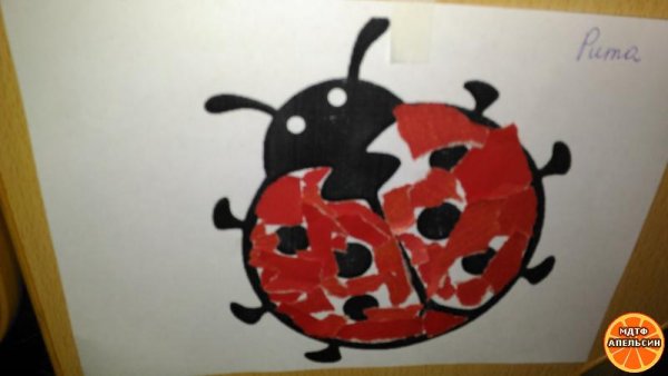 Аппликация Божья коровка из крупы