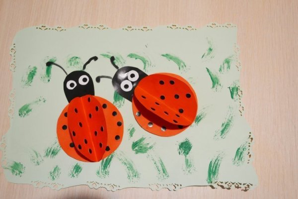 Объёмная Божья коровка из цветной бумаги