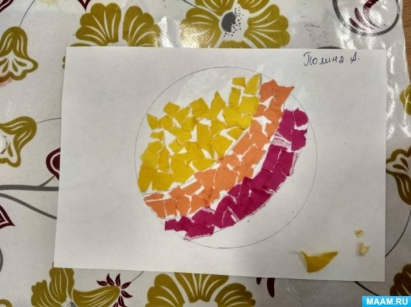 Аппликация Обрывная мячик средняя группа