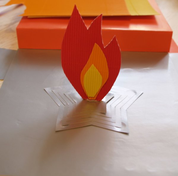 Вечный огонь из картона