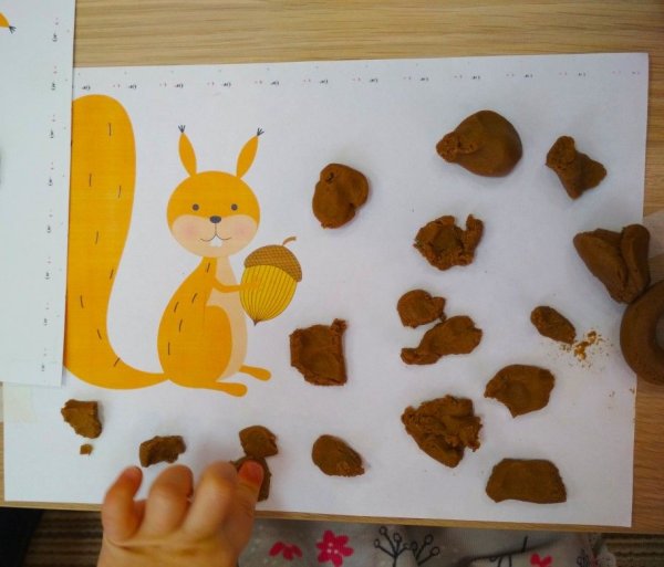 Аппликация из фундука