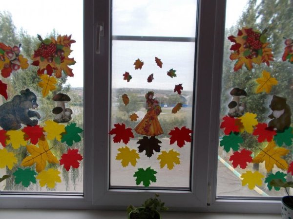 Осеннее украшение окон в ДОУ